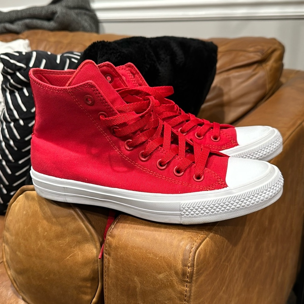 Rare Discontinued Chuck Taylor Converse II men’s size 8